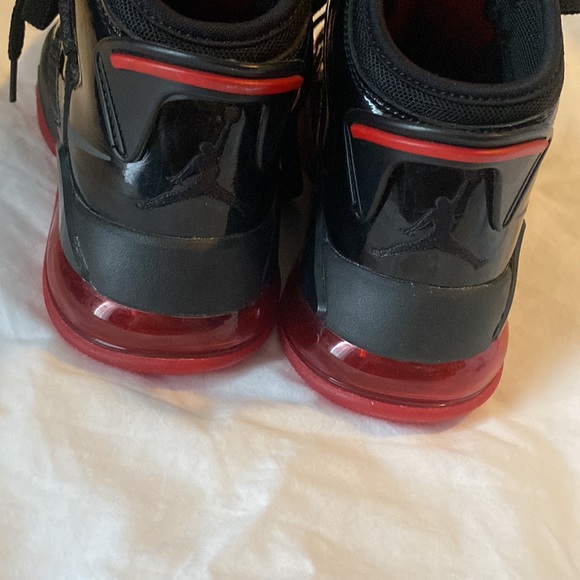 Red and black Air Jordan boys size 4.5 sneakers - Picture 2 of 6